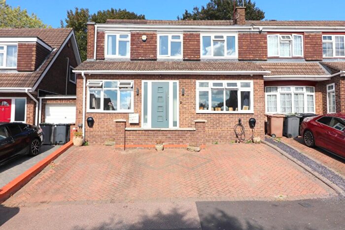 6 Bedroom Semi-Detached House For Sale In Butely Road, Luton, Bedfordshire, LU4