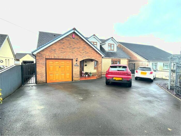3 Bedroom Detached Bungalow For Sale In Bancffosfelen, Llanelli, SA15