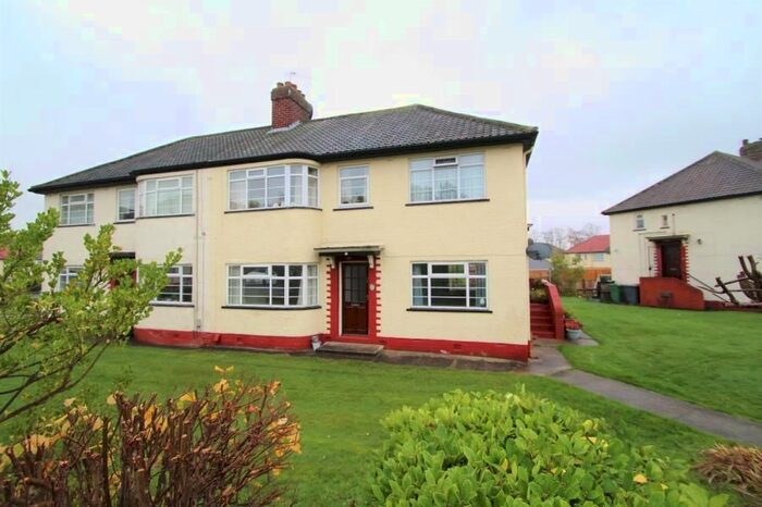 2 Bedroom Flat To Rent In Rothbury Gardens, Adel, Leeds LS16