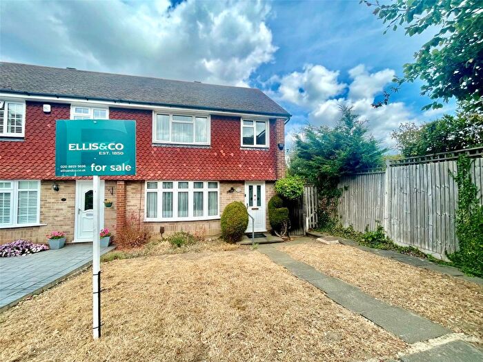 3 Bedroom End Terrace House For Sale In Ash Close, Sidcup, Kent, DA14