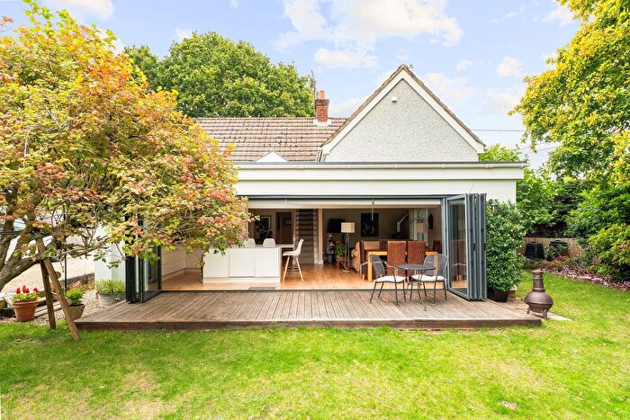 4 Bedroom Chalet For Sale In Southampton Road, Alderbury, SP5