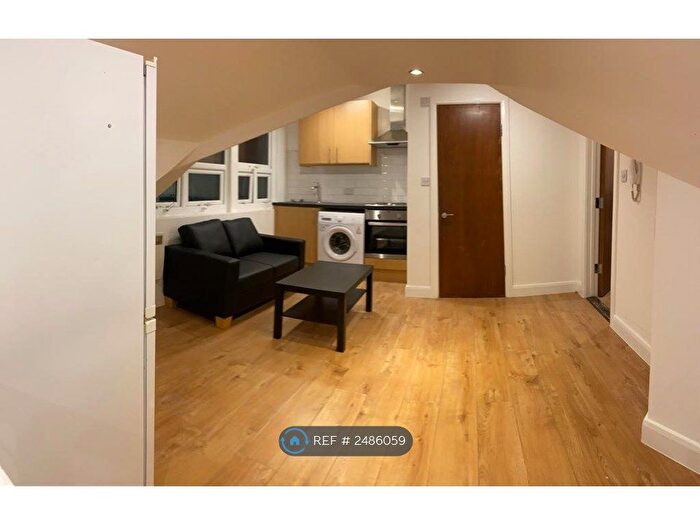1 Bedroom Flat To Rent In High Street, New Malden, KT3