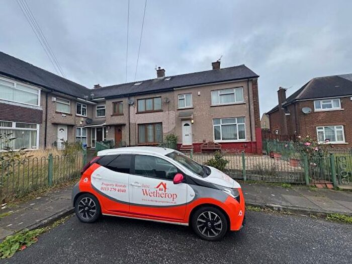 4 Bedroom Town House To Rent In Downside Crescent, Bradford, West Yorkshire, BD15