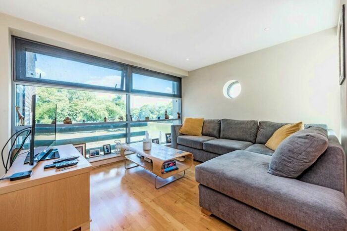 1 Bedroom Flat To Rent In Charleville Mews, Isleworth, TW7