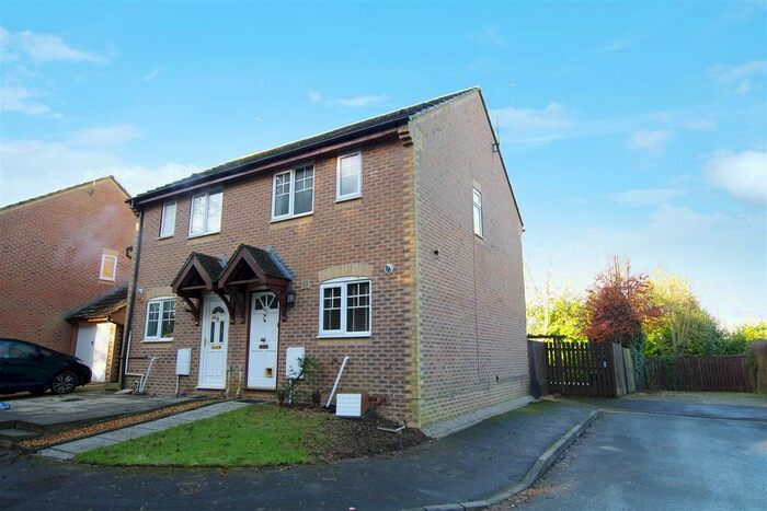2 Bedroom Semi-Detached House To Rent In Dunsford Close, Old Town, Swindon SN1