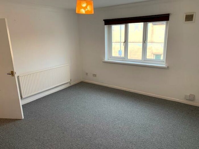2 Bedroom Flat To Rent In Woodville Court, Cardiff, CF24
