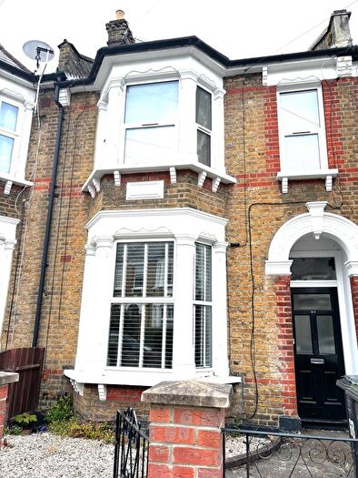 2 Bedroom Flat To Rent In Farley Road, London, SE6