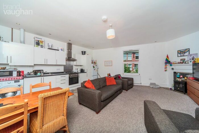 4 Bedroom Flat To Rent In Bear Road, Brighton, BN2