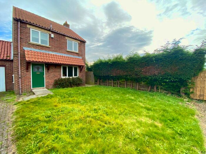 3 Bedroom Linkdetached House For Sale In Sycamore Grove, Sherburn