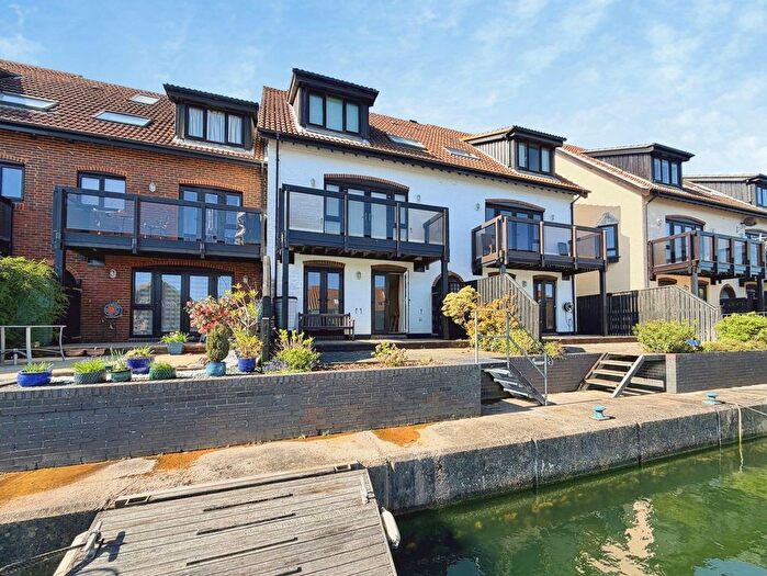 3 Bedroom Town House For Sale In Astra Court, Hythe, SO45