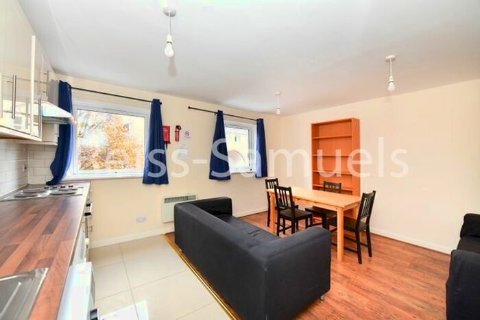 5 Bedroom Town House To Rent In Cyclops Mews., Canary Wharf, E14