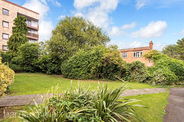 2 Bedroom Flat For Sale In Boundary Close, Kingston Upon Thames, KT1
