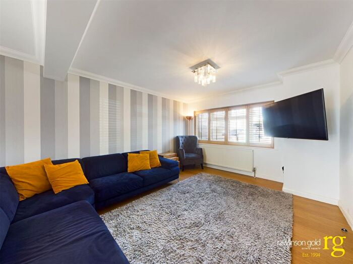 4 Bedroom Semi Detached House For Sale In Whitegate Gardens, Harrow Weald, HA3