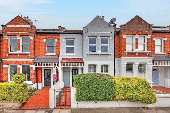 2 Bedroom Flat For Sale In Astonville Street, London, SW18