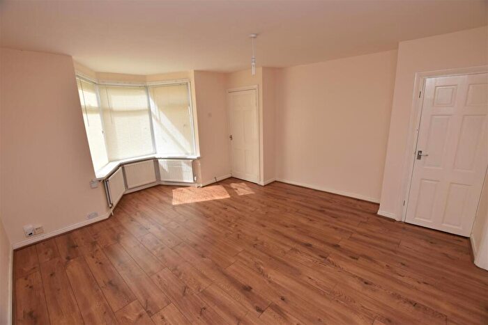2 Bedroom House To Rent In Poole Crescent, Birmingham, B17