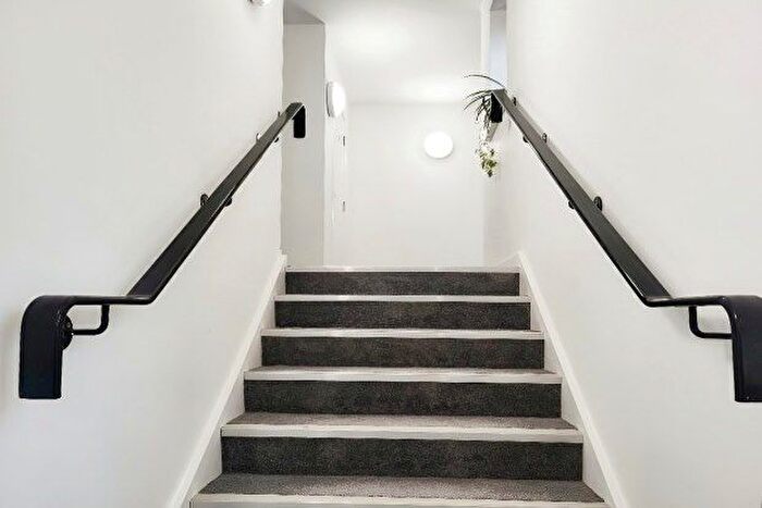 1 Bedroom Flat To Rent In Electric Close, Godalming, GU7