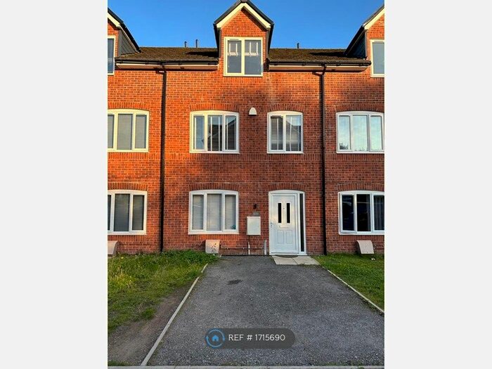 4 Bedroom Terraced House To Rent In Hillside Close, Hyde, SK14