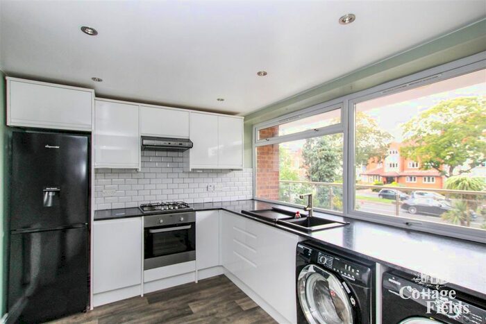 3 Bedroom Flat To Rent In The Ridgeway, London, E4