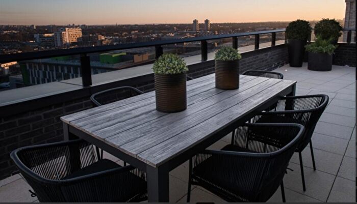 2 Bedroom Apartment To Rent In Thornes House, Charles Clowes Walk, London, SW11