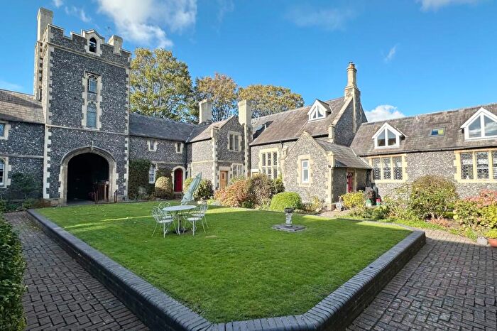 3 Bedroom End Of Terrace House For Sale In Church Road, Faversham, ME13