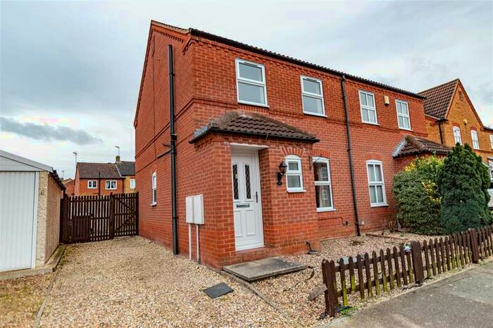 2 Bedroom Semi-Detached House To Rent In Curlew Way, NG34