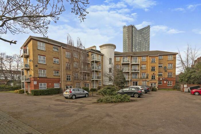 2 Bedroom Flat To Rent In Churchill Court, IG1