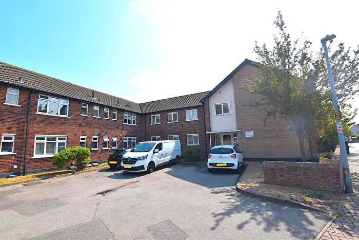 1 Bedroom Flat For Sale In East Street, Rochford, SS4