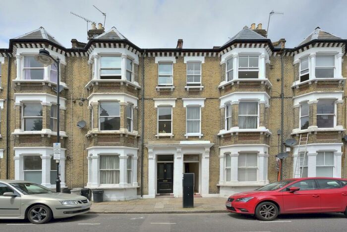 3 Bedroom Duplex To Rent In Cruden Street London, N1