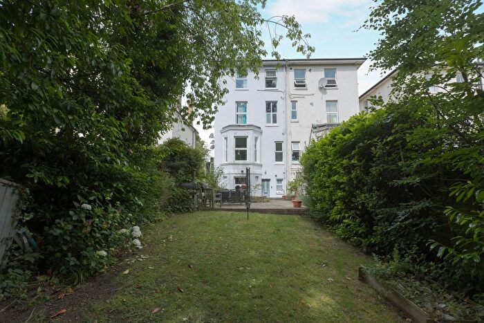 2 Bedroom Flat For Sale In St. James Road, Tunbridge Wells, Kent, TN1