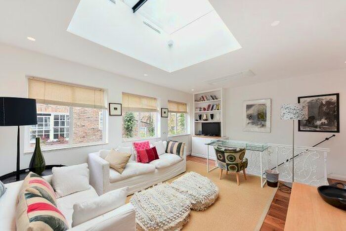 3 Bedroom Mews House To Rent In St. Petersburgh Mews, London, W2