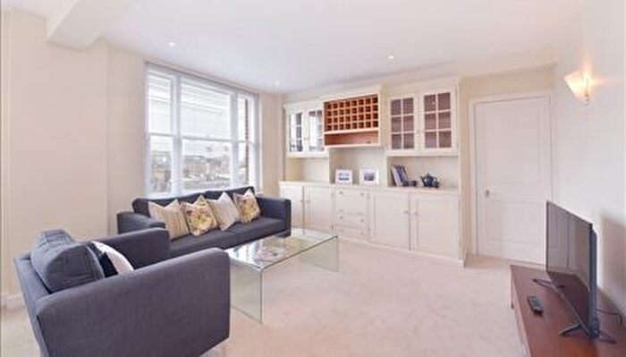 2 Bedroom Flat To Rent In Hill Street, London, W1J