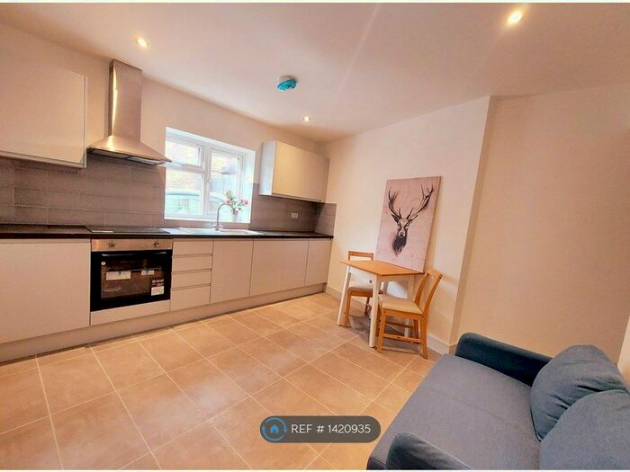 1 Bedroom Flat To Rent In Evelyn Street, London, SE8