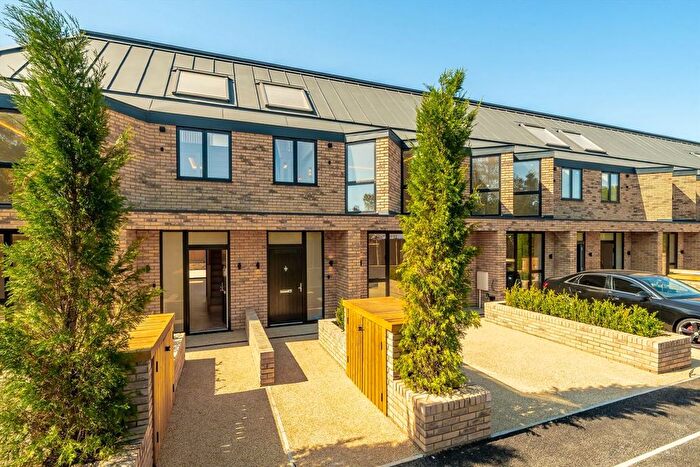 4 Bedroom Property To Rent In Winston Close, Raynes Park, SW20