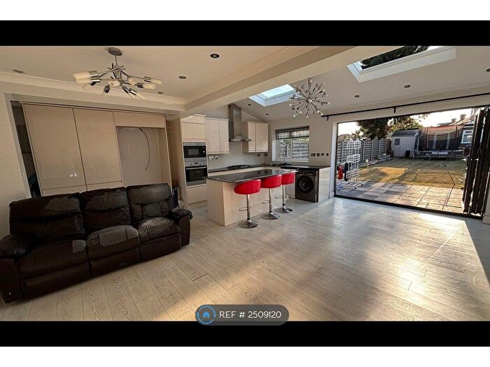 3 Bedroom Semi-Detached House To Rent In Beechwood Avenue, Hayes, UB3