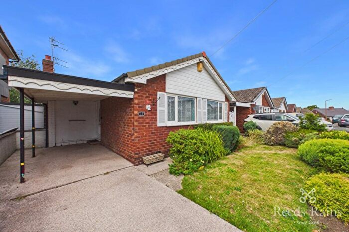2 Bedroom Bungalow For Sale In Braeside Close, Stockport, Offerton, Cheshire, SK2