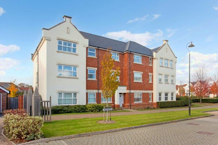 2 Bedroom Flat To Rent In Highwood Crescent, Horsham, RH12
