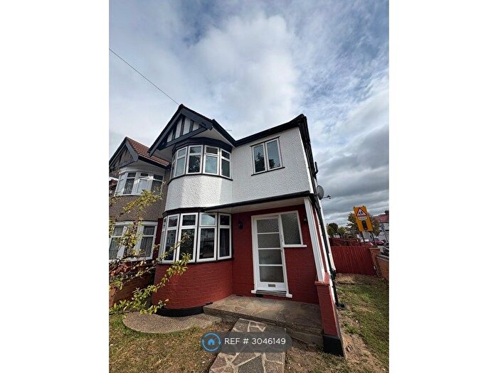 3 Bedroom Semi Detached House To Rent In Kingshill Drive, Harrow, HA3