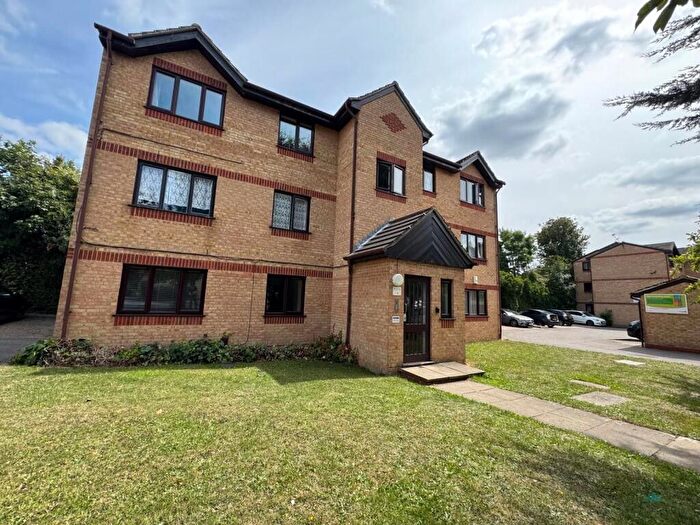 1 Bedroom Flat To Rent In Fielders Close, Enfield, Middlesex, EN1