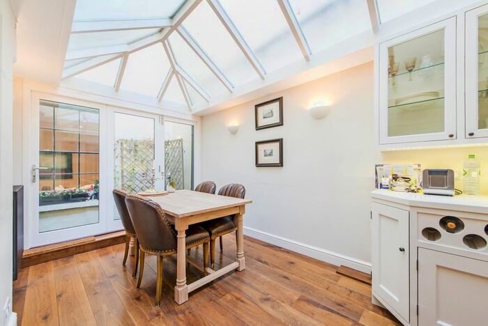 2 Bedroom Flat To Rent In Cleveland Square, London, W2