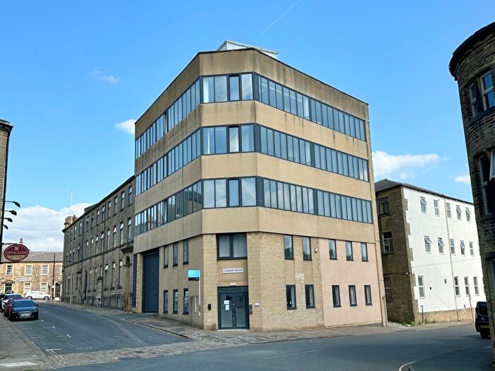 1 Bedroom Flat To Rent In King Cross Street, Halifax, West Yorkshire, HX1