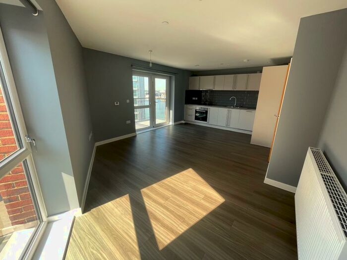 2 Bedroom Flat To Rent In Azera, Centenary Quay, Woolston, SO19