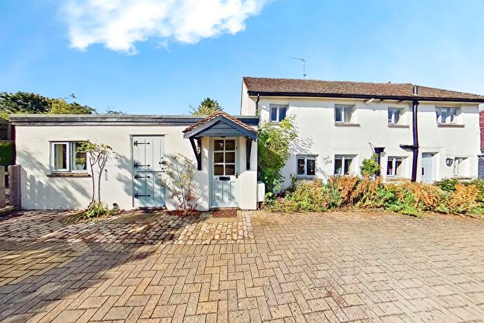 2 Bedroom Cottage For Sale In High Street, Long Crendon, Aylesbury, HP18