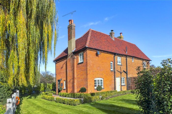 2 Bedroom Semi-Detached House To Rent In Clay Lane, Jacob's Well, Guildford, Surrey, GU4