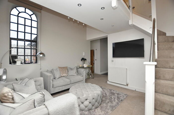 2 Bedroom Flat To Rent In Hall Street, Old Moulsham, Chelmsford, Essex, CM2