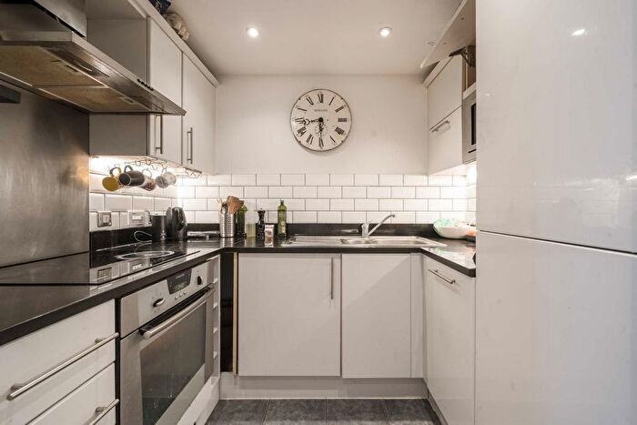 2 Bedroom Flat For Sale In Chiswick High Road, London, W4