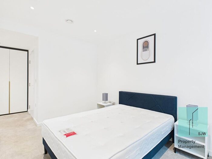 2 Bedroom Apartment To Rent In Cendal Crescent, Bouchon Point, E1