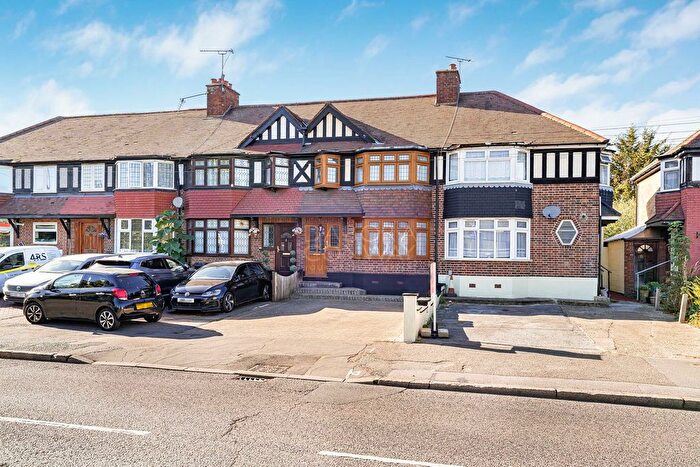 3 Bedroom Terraced House For Sale In Chigwell Road, Woodford Green, IG8