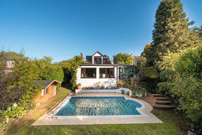4 Bedroom Detached House For Sale In Woodplace Lane, Coulsdon, CR5