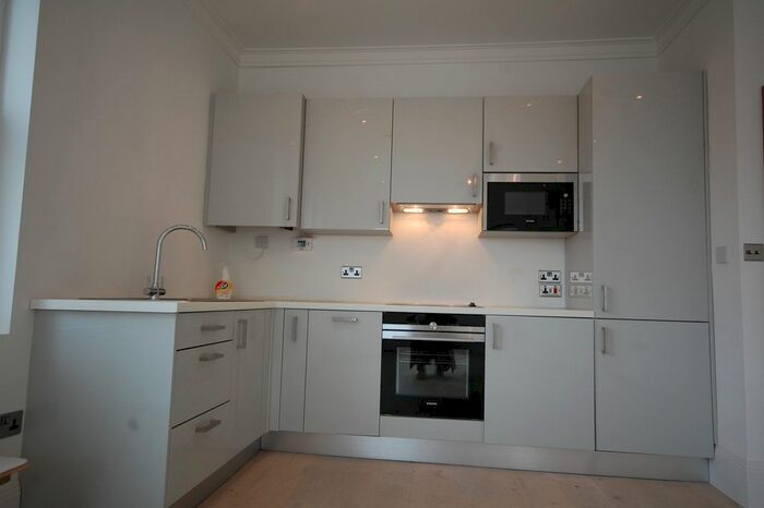 2 Bedroom Flat To Rent In Chiswick High Road, London, W4