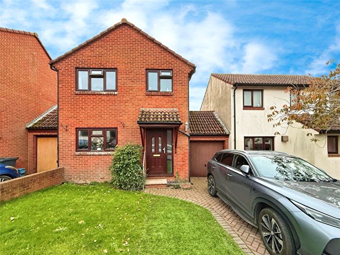 3 Bedroom Link Detached House To Rent In St. Margarets View, Exmouth, Devon, EX8